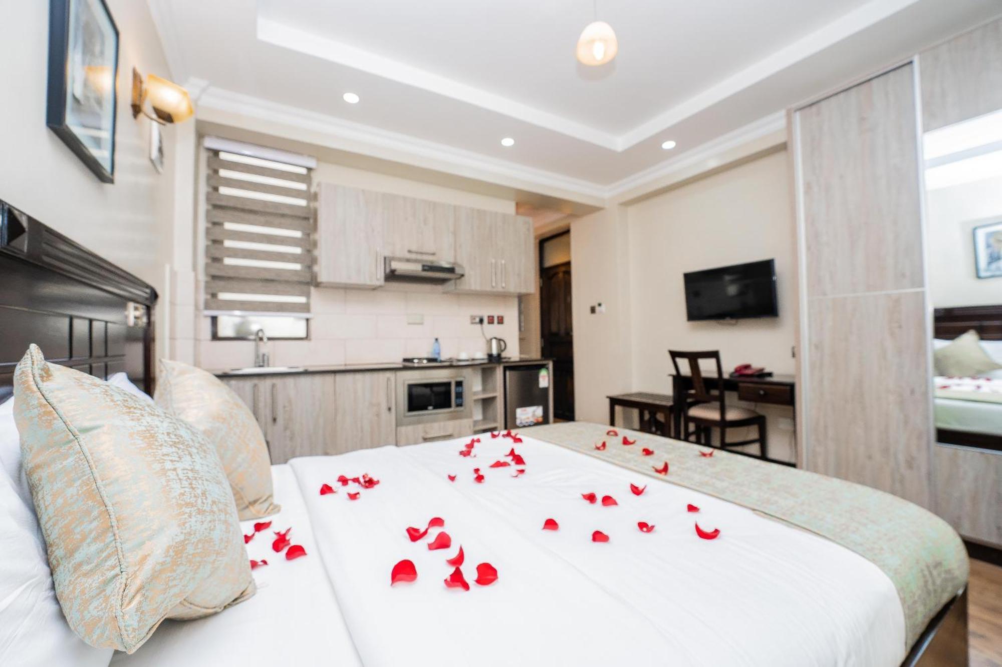 Hemak Suites Hotel Найроби Экстерьер фото