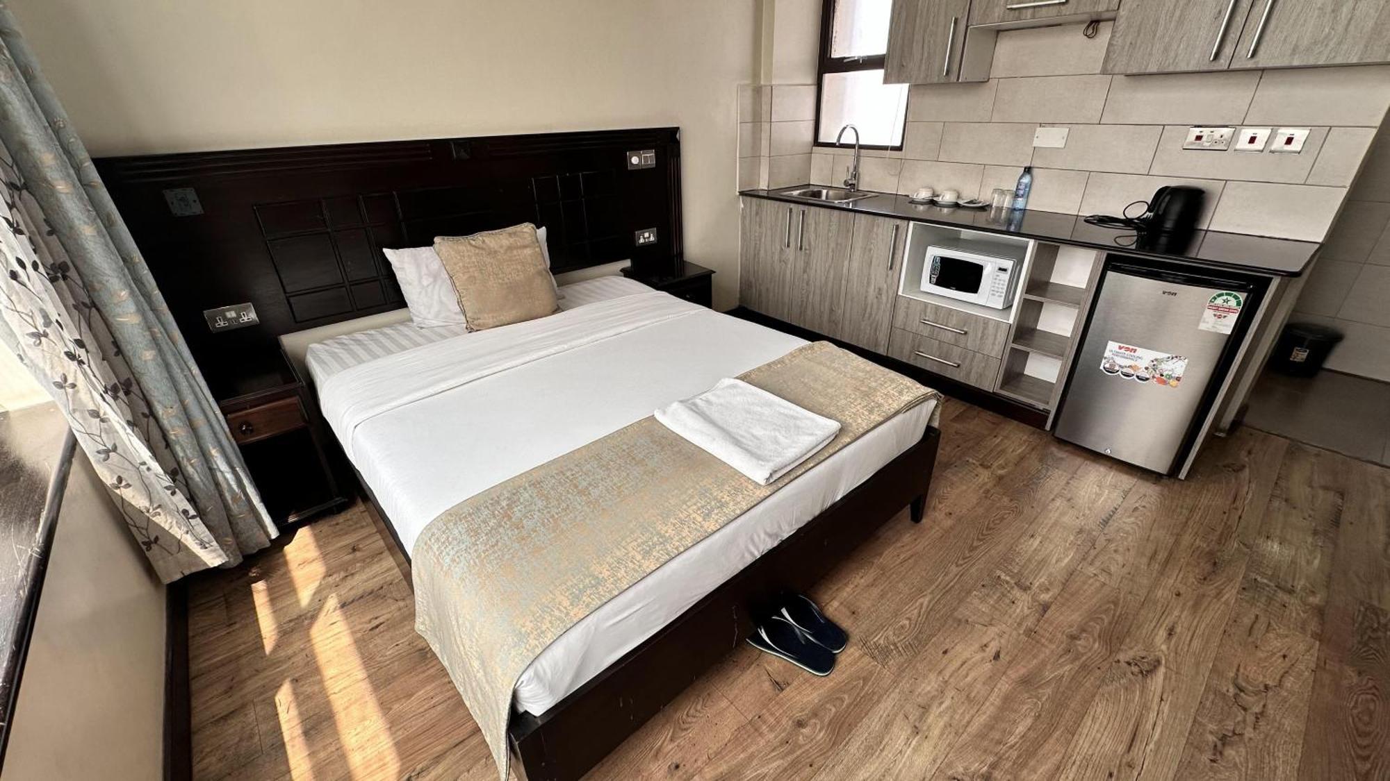 Hemak Suites Hotel Найроби Экстерьер фото