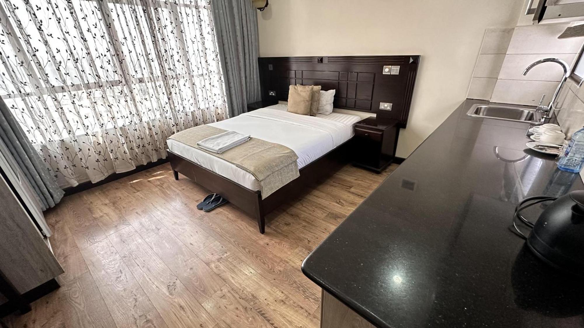 Hemak Suites Hotel Найроби Экстерьер фото